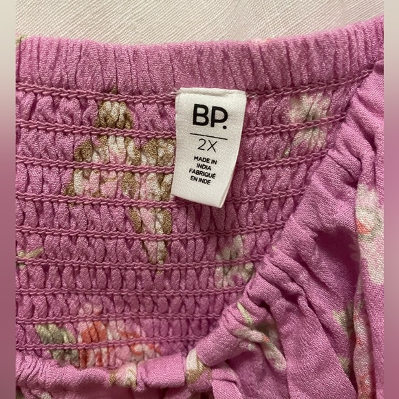 Womens 2X cropped tank top. Purple floral print - Picture 3 of 7